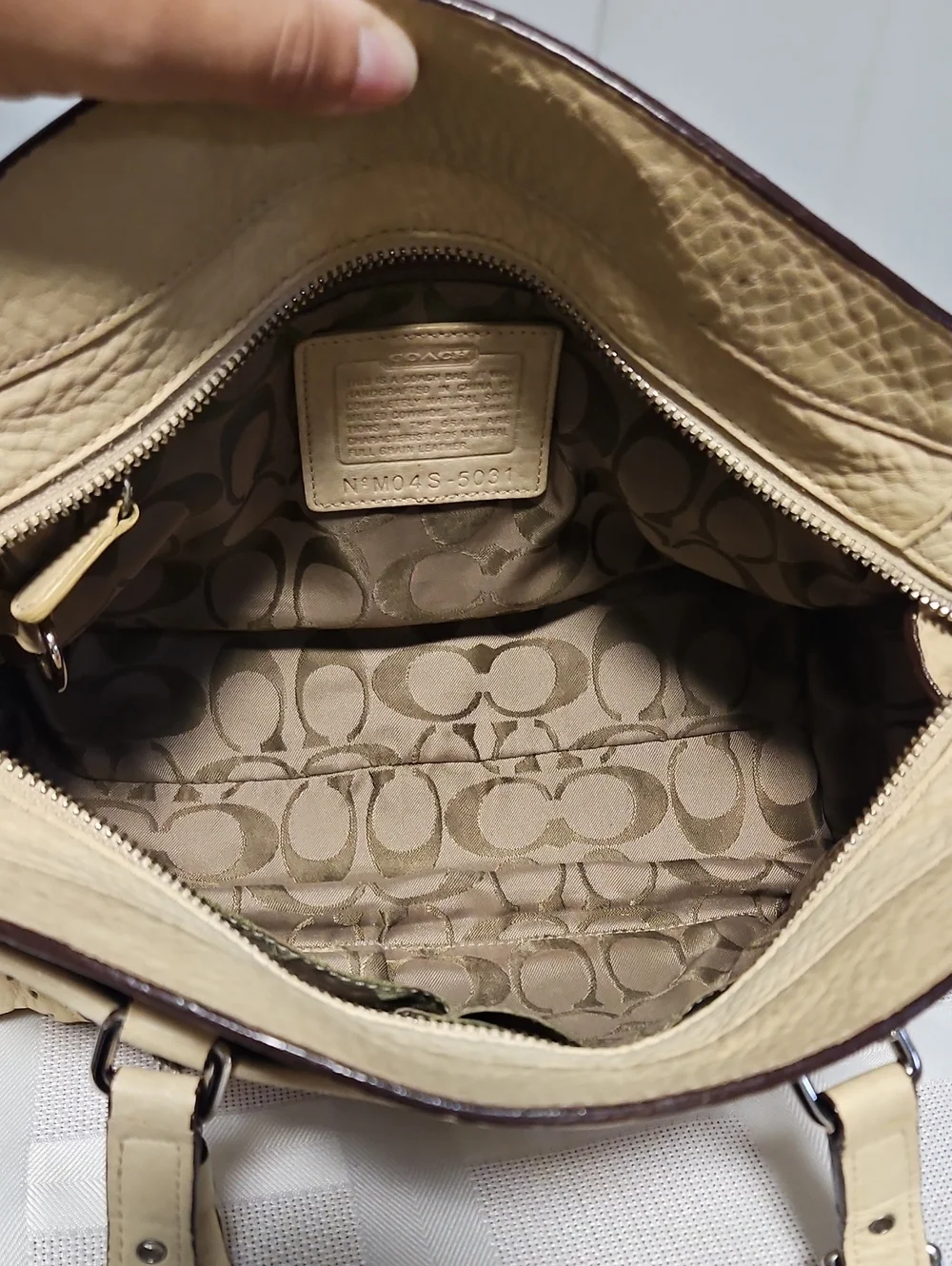 Coach Hampton Sand Beige Pebbled Leqther Tassle Satchel